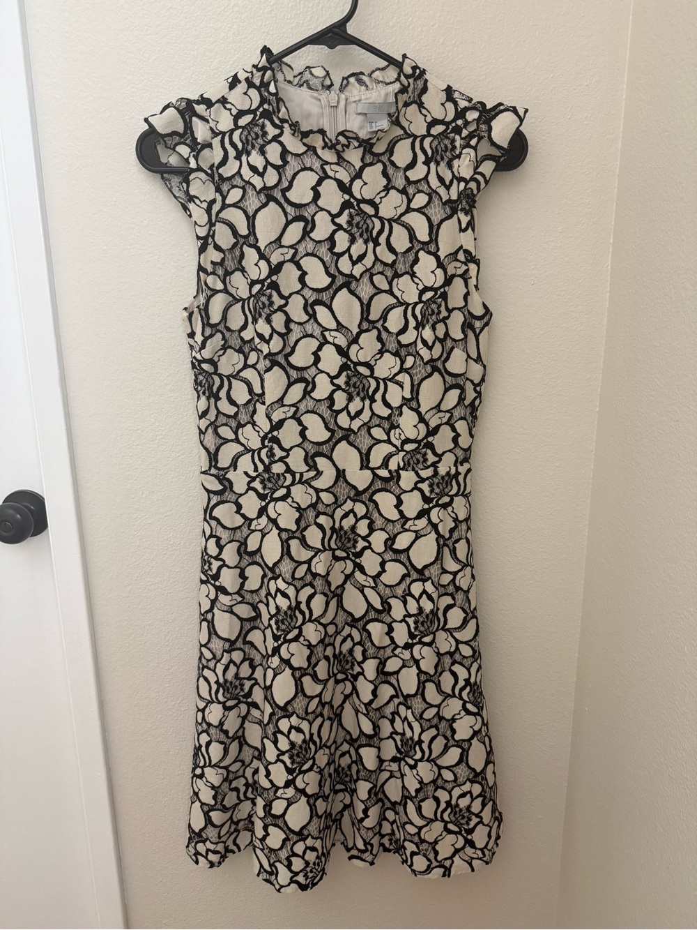 H & M Sleeveless Black & Cream Floral Lace Dress